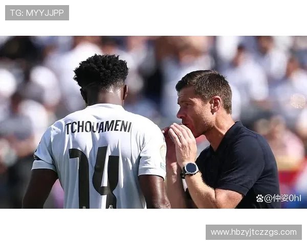 哈维西蒙斯:新星崛起,足球场上的未来之光与无限可能 哈维西蒙斯:新星崛起,足球场上的未来之光与无限可能